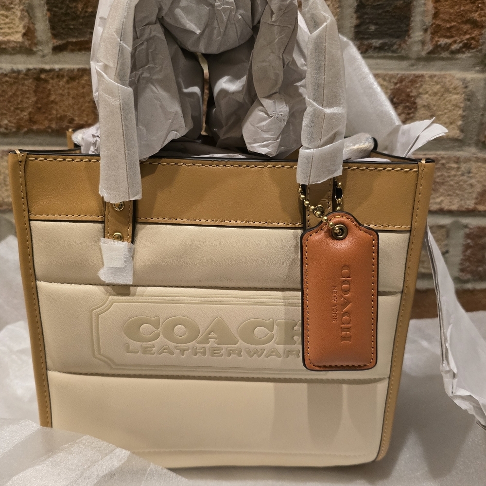 NWT Coach Field Tote 22 With Colorblock Ivory Multi Leather and Coach Badge - Picture 10 of 11